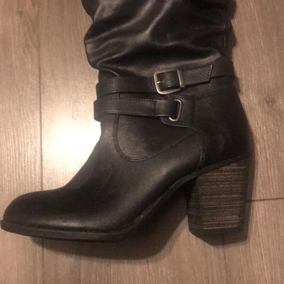 Slip on Black Heeled Boots - Picture 3 of 5
